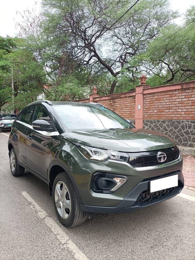 https://images10.gaadi.com/usedcar_image/4051185/original/processed_1db6dae59925fd25a1c5595f065f9840.jpg?imwidth=6400