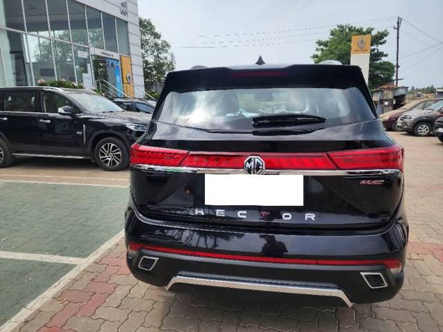 https://images10.gaadi.com/usedcar_image/4051238/original/processed_590f13e1-9a59-4295-977f-284a301b78ff.jpg?imwidth=6401