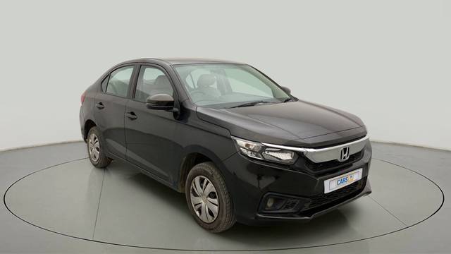 https://images10.gaadi.com/usedcar_image/4051271/original/b328995d507b0f7f56a96fdcf0771df5.jpg?imwidth=6400