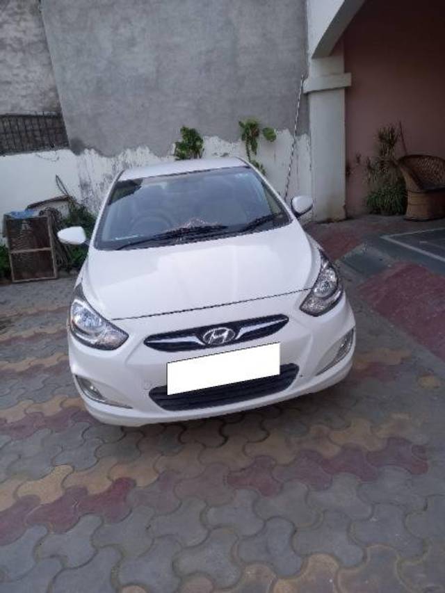 https://images10.gaadi.com/usedcar_image/4051450/original/processed_e447cbc7-9daa-4923-87b3-4781ca391d0c.jpg?imwidth=6400