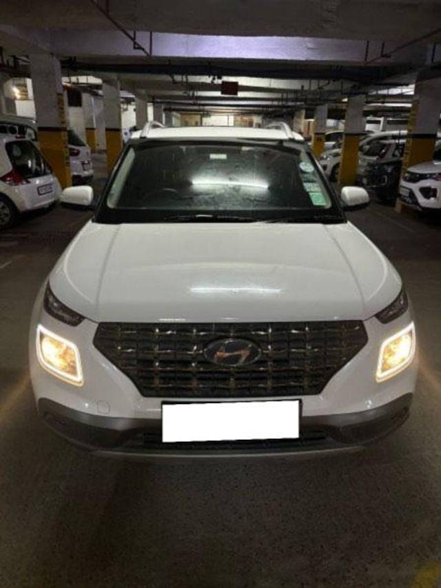 https://images10.gaadi.com/usedcar_image/4051519/original/processed_0d90c1bb-6d89-45b0-8dcc-d58056ab942d.jpeg?imwidth=6402