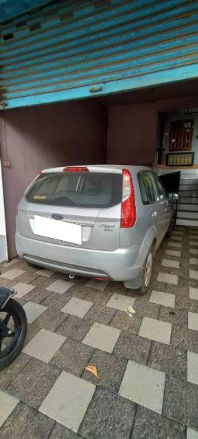 https://images10.gaadi.com/usedcar_image/4051633/original/processed_7cb3360b-4fd8-4a20-b5c3-3078a16ed598.jpeg?imwidth=6402