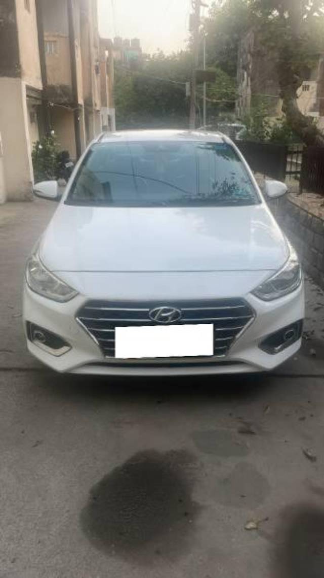 https://images10.gaadi.com/usedcar_image/4051970/original/processed_d029365d-f768-4ee2-98f3-fdcc83ecd21e.jpg?imwidth=6400