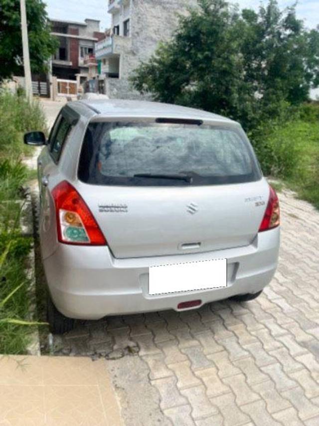 https://images10.gaadi.com/usedcar_image/4051998/original/processed_c99cc882-5462-496c-8099-2fdf27e29f53.jpeg?imwidth=6401