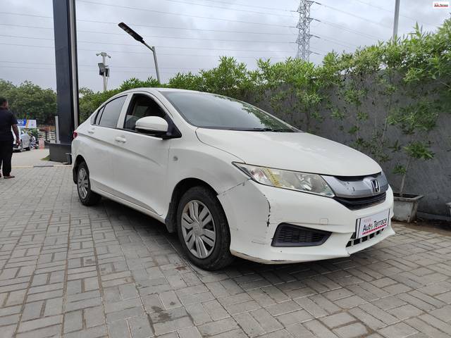 https://images10.gaadi.com/usedcar_image/4052019/original/929bc98a1d340db4719ed2af743651bf.jpg?imwidth=6400