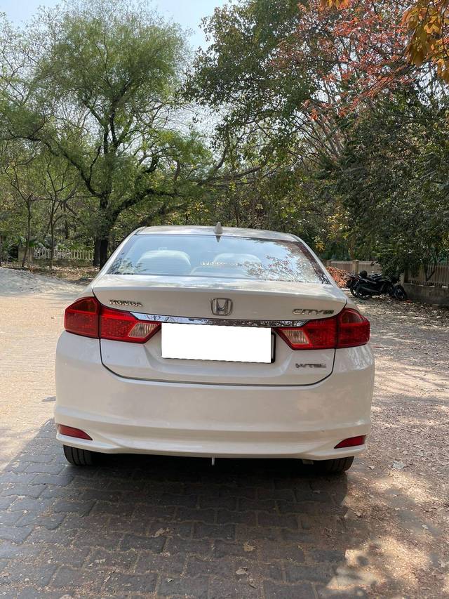 https://images10.gaadi.com/usedcar_image/4052167/original/processed_c26cda9aa939b209fc13601ebc1450d4.jpg?imwidth=6402