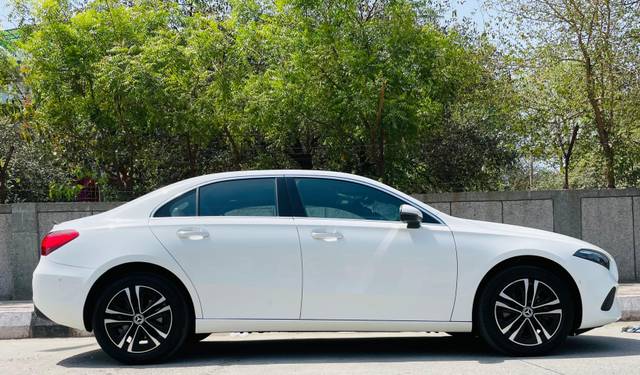 https://images10.gaadi.com/usedcar_image/4052178/original/294b1647e57bd3f2ac1636314776840d.jpg?imwidth=6401