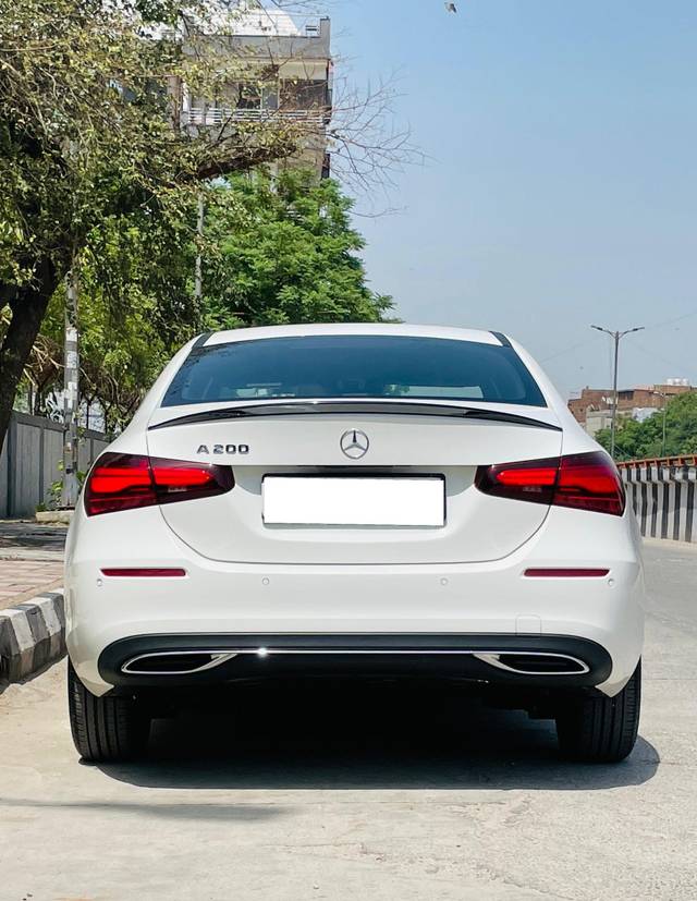 https://images10.gaadi.com/usedcar_image/4052178/original/processed_69b08531d231e8237a35ebe82fef249c.jpg?imwidth=6402