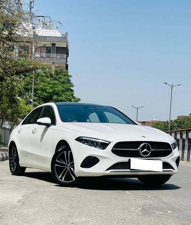 https://images10.gaadi.com/usedcar_image/4052178/original/processed_d7e3f4a3598f51f754ed8c5cbb532ce2.jpg?imwidth=6400