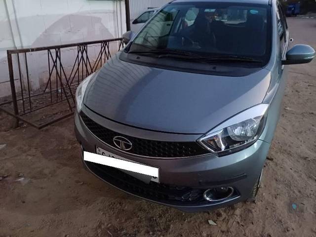 https://images10.gaadi.com/usedcar_image/4052221/original/processed_4335cb5e-505d-442f-804b-05161e59ca43.jpg?imwidth=6400