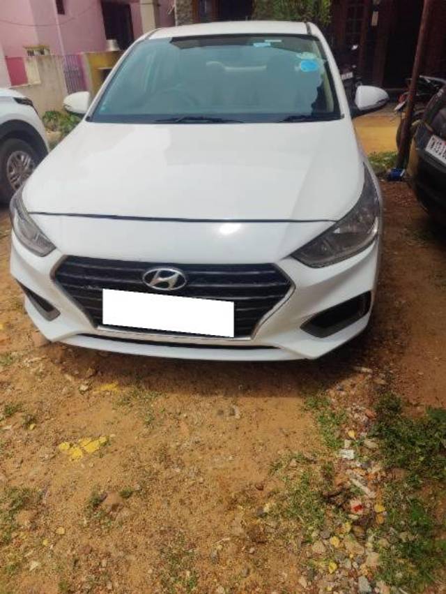 https://images10.gaadi.com/usedcar_image/4052501/original/processed_27ec5294-6d05-4a56-ab6d-ec0740bda581.jpg?imwidth=6400