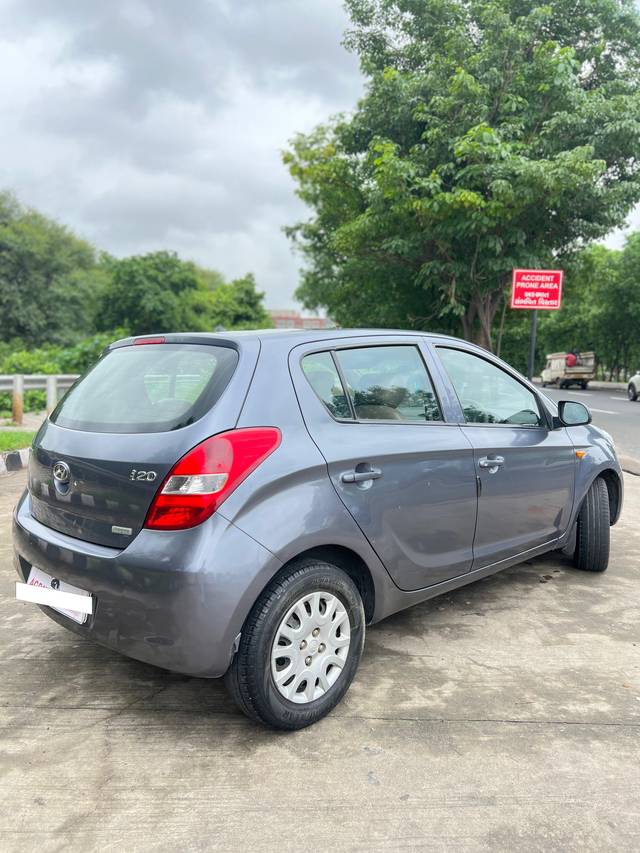 https://images10.gaadi.com/usedcar_image/4052539/original/processed_d109c38340f628ebabd01274406eacc3.jpeg?imwidth=6402