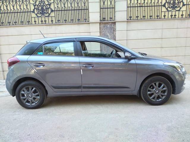 https://images10.gaadi.com/usedcar_image/4052615/original/processed_269a7d7c2eac2d906f9832753816fdb9.jpeg?imwidth=6401