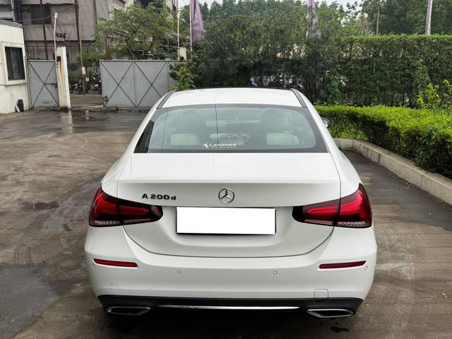 https://images10.gaadi.com/usedcar_image/4052866/original/processed_583fed47-245d-45f8-a7a7-d2c0b9407241.jpeg?imwidth=6401