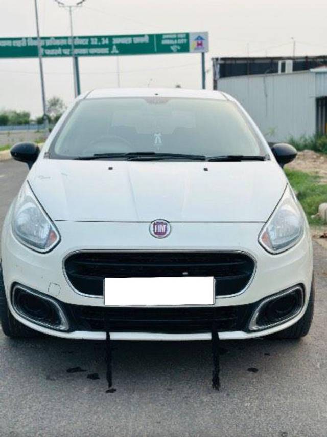 https://images10.gaadi.com/usedcar_image/4052914/original/processed_fd2a7bbe-aef6-4f3a-b133-43a33080dd1a.jpeg?imwidth=6400