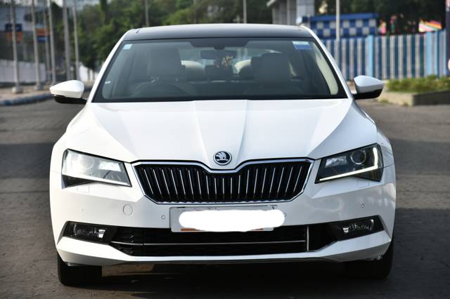 https://images10.gaadi.com/usedcar_image/4053458/original/219eb2fc11f8df52c8706214e79b0ffa.jpg?imwidth=6400