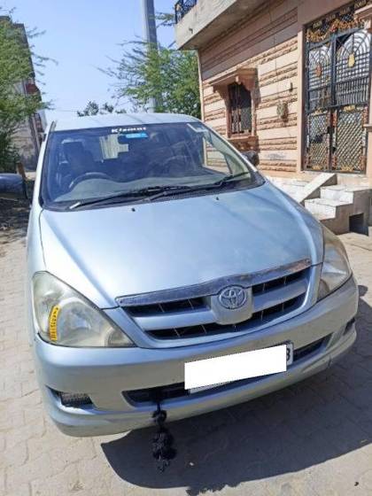 Toyota Innova 2.5 V Diesel 8-seater