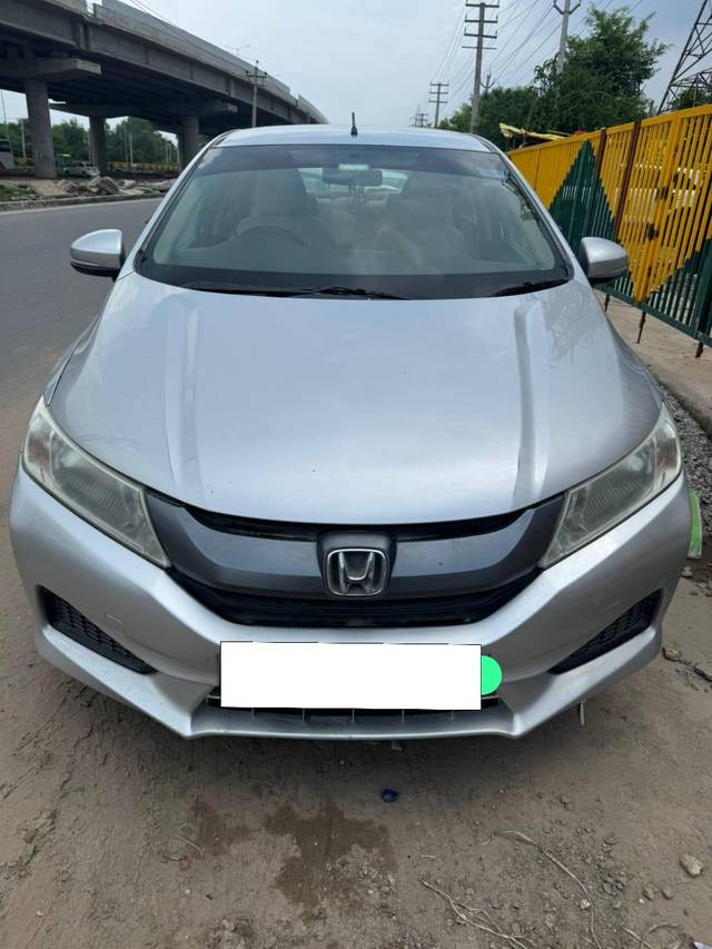 https://images10.gaadi.com/usedcar_image/4053730/original/processed_686ee78187f36ae43d0bc8d8266799d8.jpg?imwidth=6400