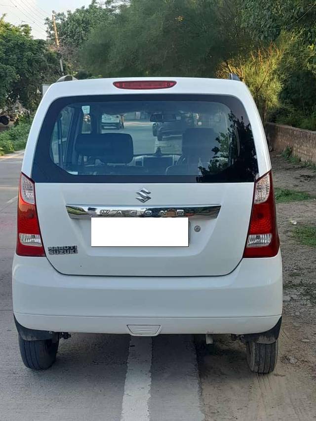 https://images10.gaadi.com/usedcar_image/4053835/original/processed_ea6f6669ce1f8b6575c3c4b90f4af77a.jpg?imwidth=6401