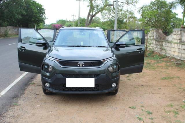 https://images10.gaadi.com/usedcar_image/4053873/original/processed_8399667b080b5c7d519c85ba7e01c7e7.jpg?imwidth=6400