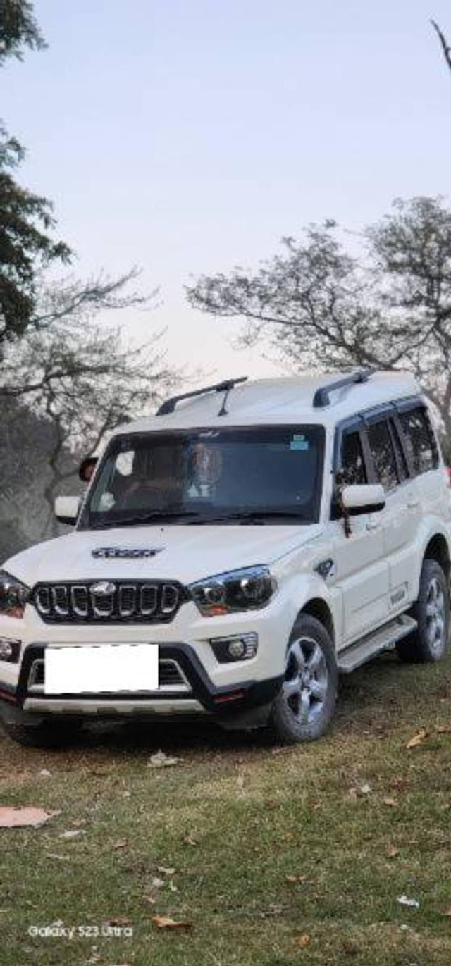 https://images10.gaadi.com/usedcar_image/4053922/original/processed_84a935cf-7d8a-432d-8879-6661715e0830.jpg?imwidth=6400