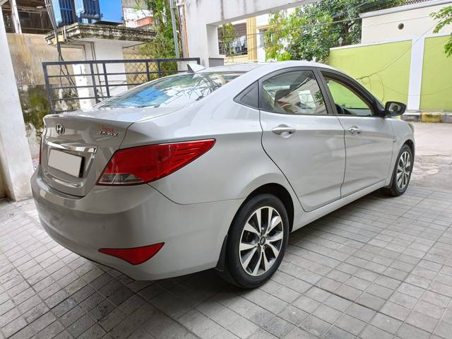 https://images10.gaadi.com/usedcar_image/4054393/original/processed_1abb957ffe110206fe812d5923ee491c.jpg?imwidth=6401