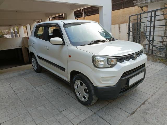 https://images10.gaadi.com/usedcar_image/4054461/original/63bdfd02f6415010c484b43f895618d6.jpg?imwidth=6400