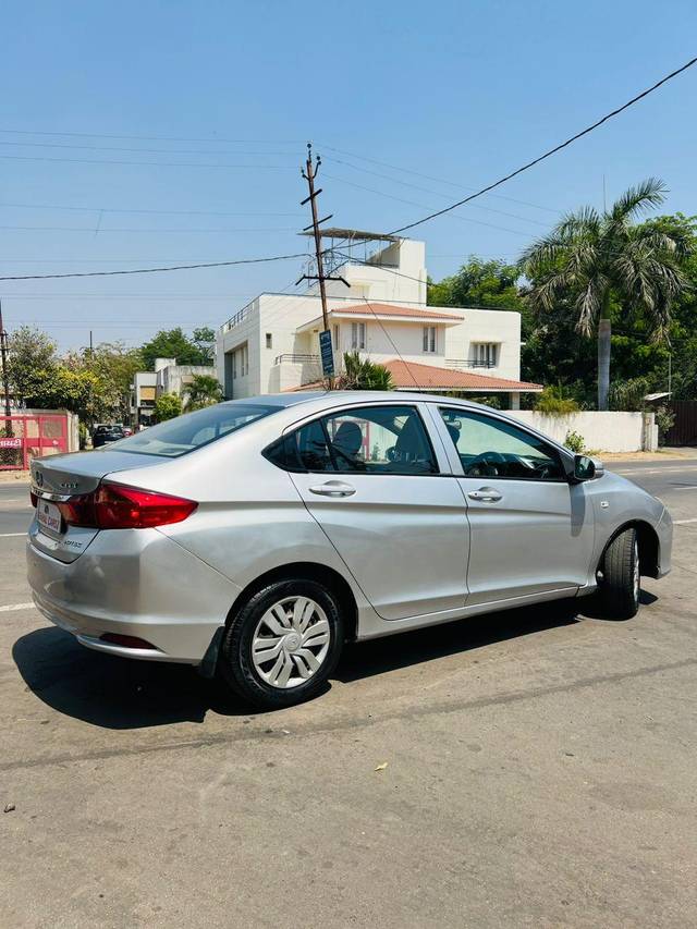 https://images10.gaadi.com/usedcar_image/4054610/original/processed_53e5d3f503d64bbb7d5b98cbb39fe2da.jpeg?imwidth=6401