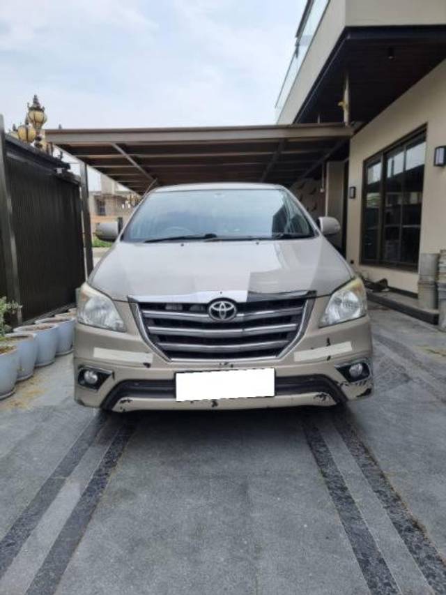 https://images10.gaadi.com/usedcar_image/4054742/original/processed_21cc8836-5bb9-47c9-8079-3b86f591d551.jpeg?imwidth=6400