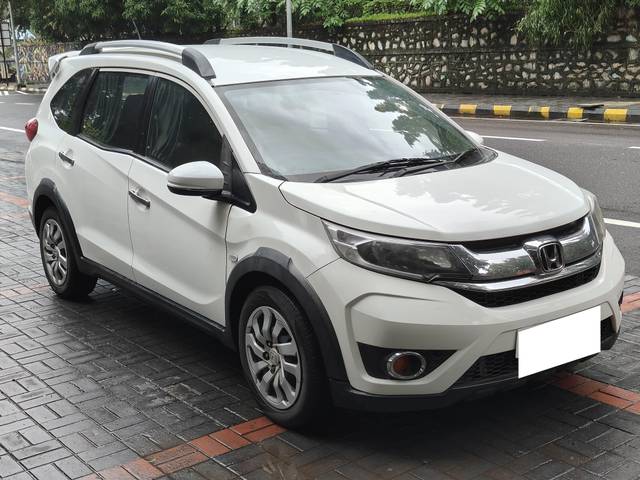 https://images10.gaadi.com/usedcar_image/4054766/original/processed_1d1b5d6188ae0d7f0777631d43dc5f76.jpg?imwidth=6400