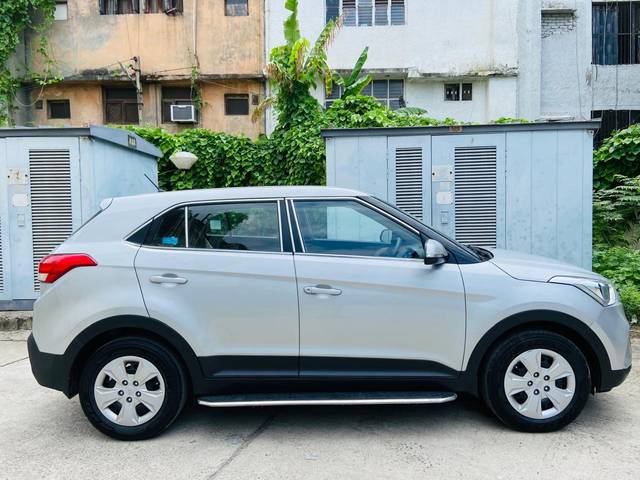 https://images10.gaadi.com/usedcar_image/4054771/original/processed_6bd317ed9e80a4d82d77b6b4e6d88455.jpg?imwidth=6402