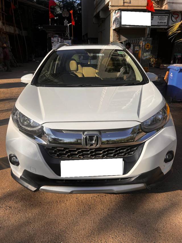 https://images10.gaadi.com/usedcar_image/4054985/original/processed_410ddd68e47c87b9e4f8e2bdee8e3b55.jpg?imwidth=6401