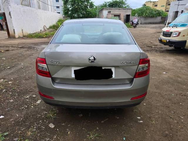 https://images10.gaadi.com/usedcar_image/4055267/original/processed_18e39995-7d7c-438c-b971-4a1c33c6202b.jpg?imwidth=6401