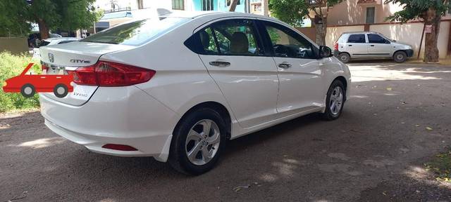 https://images10.gaadi.com/usedcar_image/4055286/original/processed_1fefa265f931fd861b388b4c75bf1532.jpg?imwidth=6401