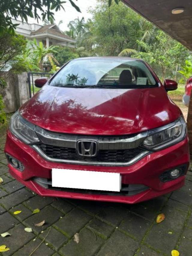 https://images10.gaadi.com/usedcar_image/4055453/original/processed_24350ce3-5165-4d61-a735-0ff2a732964d.jpg?imwidth=6400