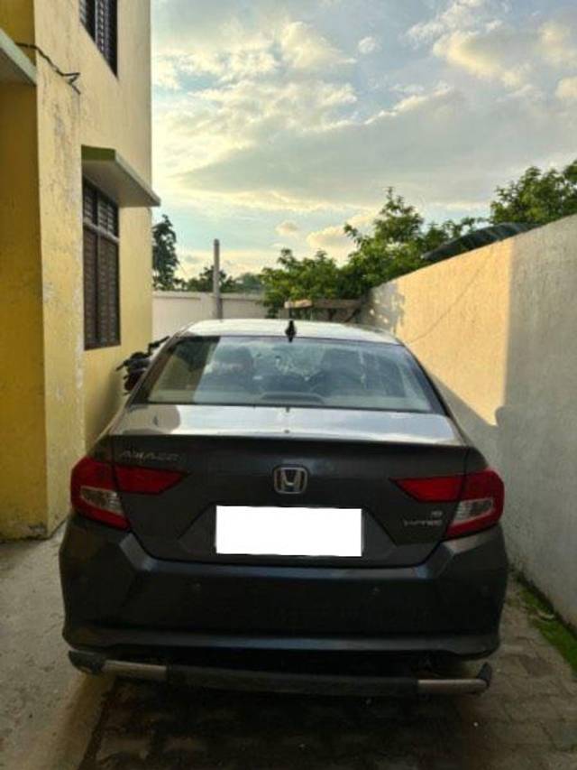 https://images10.gaadi.com/usedcar_image/4055472/original/processed_e880ca20-fb70-45b6-9ca6-6266d20fa50c.jpg?imwidth=6401