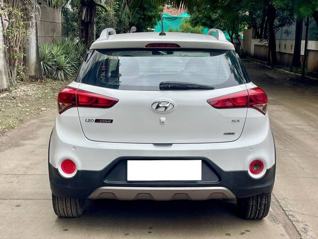 https://images10.gaadi.com/usedcar_image/4055679/original/processed_655aa757a932e751e450d51354953090.jpg?imwidth=6402