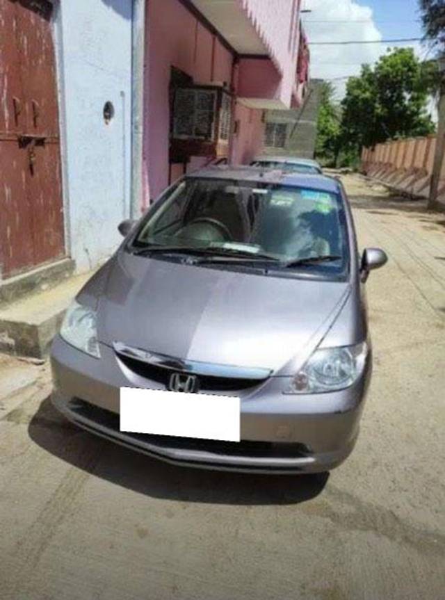 https://images10.gaadi.com/usedcar_image/4055834/original/processed_1c00ea5b-bbbd-4ba3-82ae-59352da6070a.jpeg?imwidth=6402