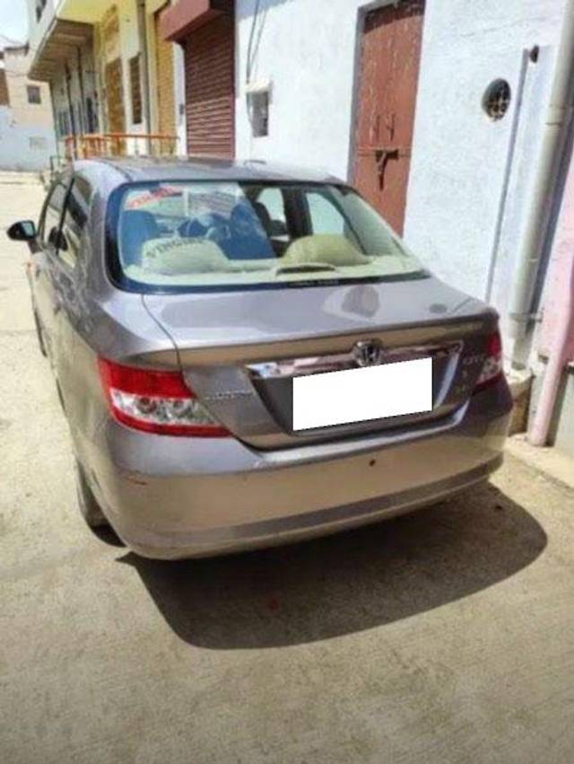 https://images10.gaadi.com/usedcar_image/4055834/original/processed_cb114424-43e1-4524-81ef-e31f3de63ff6.jpeg?imwidth=6401