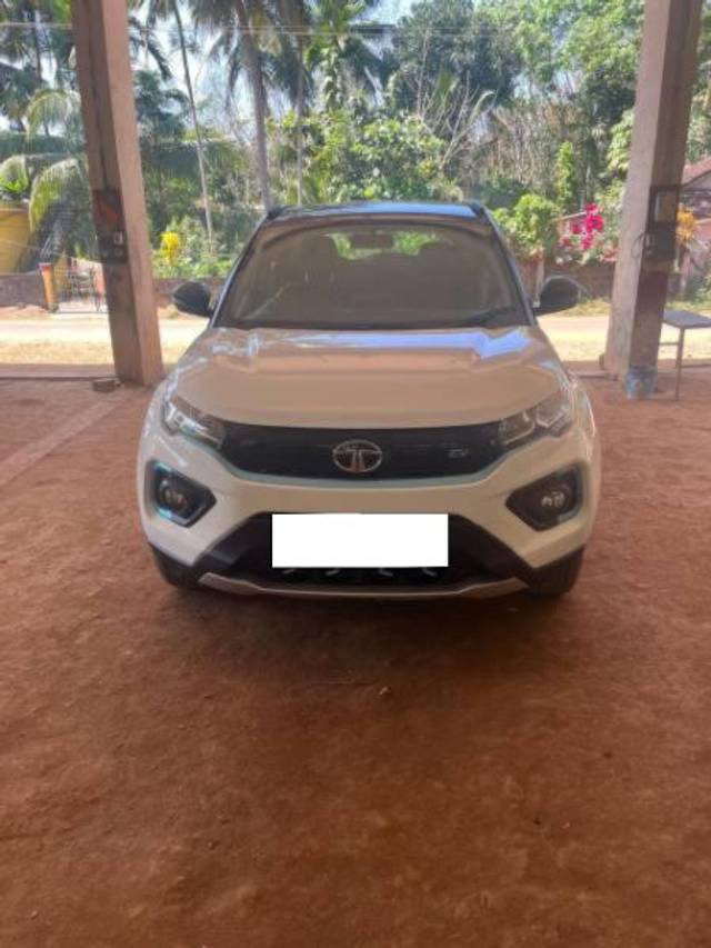 https://images10.gaadi.com/usedcar_image/4055875/original/processed_9fa3ab27-52f4-4538-a6e6-0d761a667a4a.jpg?imwidth=6402