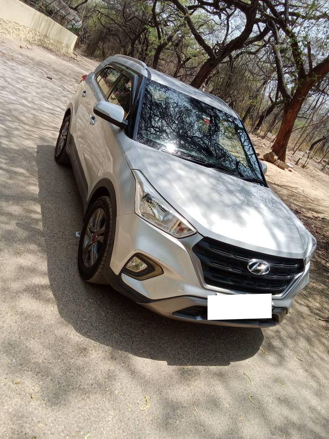 https://images10.gaadi.com/usedcar_image/4055938/original/processed_b40a1dfbbf2ea72bf3463d14b56a825d.jpg?imwidth=6400