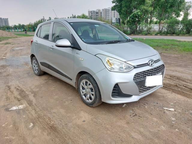 https://images10.gaadi.com/usedcar_image/4056062/original/processed_4370baea0b4104bab98a18df25ef8090.jpg?imwidth=6400