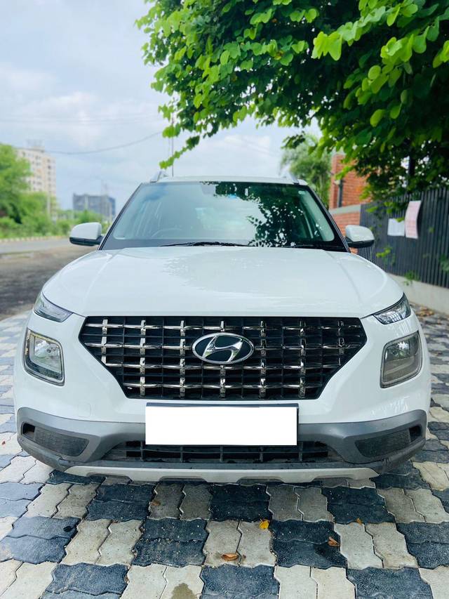 https://images10.gaadi.com/usedcar_image/4056080/original/processed_9db98ddffc8ce9ec390753982ce005fc.jpg?imwidth=6400