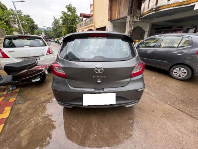 https://images10.gaadi.com/usedcar_image/4056146/original/processed_75be2fc8-ca9a-4e8a-a427-b59b7863c93a.jpeg?imwidth=6402