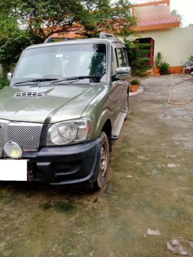 https://images10.gaadi.com/usedcar_image/4056287/original/processed_2765b308-ec75-4011-9c51-989a4d672888.jpg?imwidth=6402