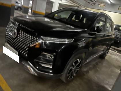 MG Hector Plus 1.5 Turbo Savvy Pro CVT 7 Str