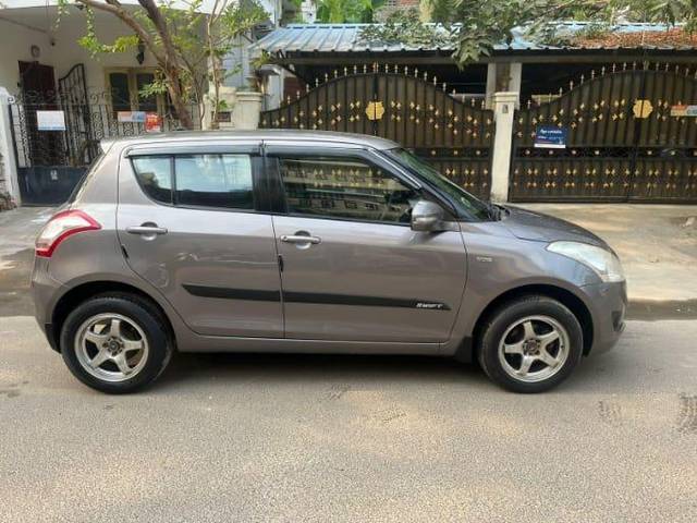 https://images10.gaadi.com/usedcar_image/4056493/original/processed_1a8161886e19d520bb73ee625978fbd7.jpg?imwidth=6401