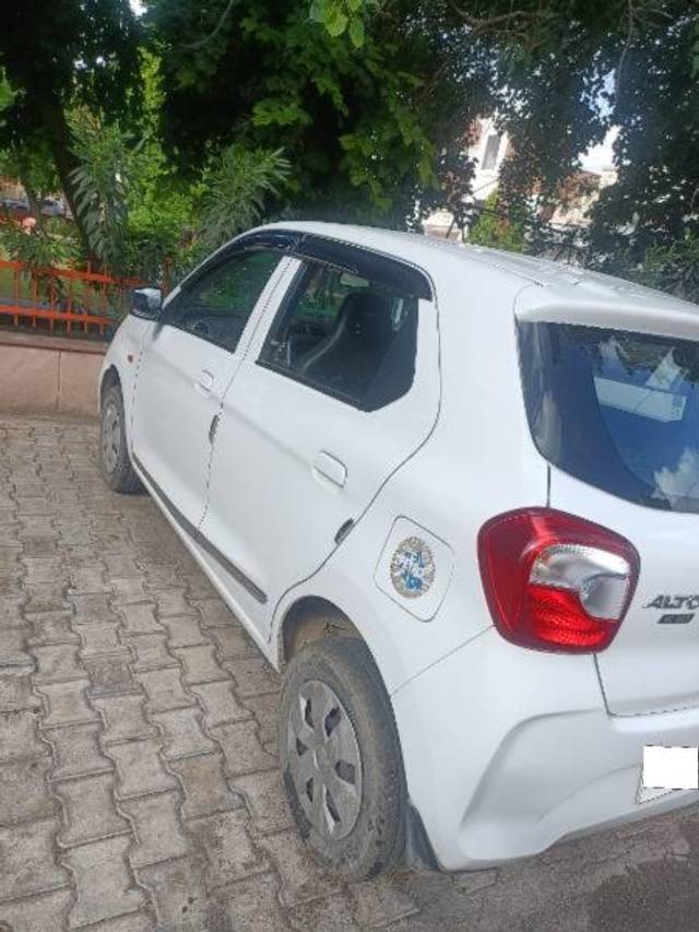 https://images10.gaadi.com/usedcar_image/4056498/original/processed_880e27dc-6a9d-43df-94d9-4a431eb23542.jpg?imwidth=6402