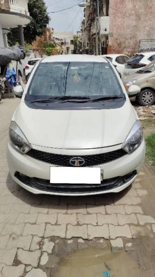 https://images10.gaadi.com/usedcar_image/4056544/original/processed_e3c28702-a212-4cdc-9cc9-f42aa6c124c7.jpeg?imwidth=6400