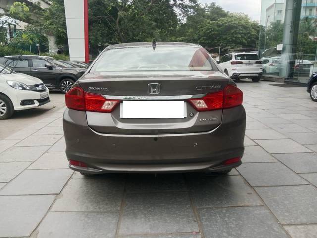 https://images10.gaadi.com/usedcar_image/4056568/original/processed_071cbae5614b0716d61b9f45c65f583f.jpeg?imwidth=6401